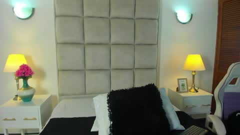 Snapshot of alison__joness chatting on 05-27-26, 08:17 Alison online show from 05-27-26, 08:17