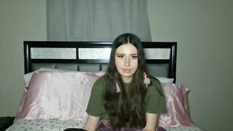 Snapshot of alisonfieldsxo chatting on 06-14-26, 02:09 Alison Fields online show from 06-14-26, 02:09