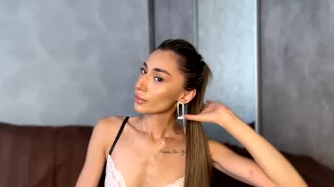 Snapshot of alissadreams chatting on 06-29-26, 10:15 Alissa online show from 06-29-26, 10:15