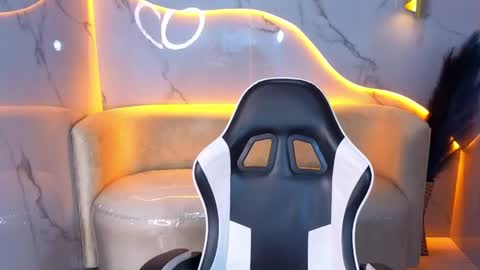 alisson_tx_ online show from 04-13-26, 08:03