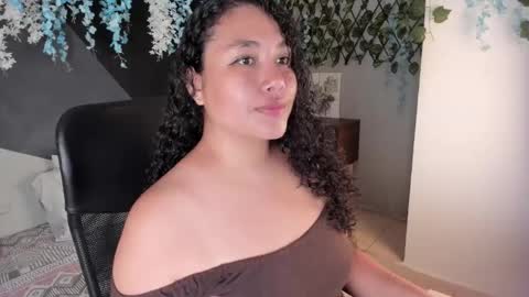 Snapshot of alixon_fiore5 chatting on 03-25-26, 08:53 alixon online show from 03-25-26, 08:53