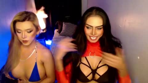 Snapshot of aliyahdeluxx chatting on 05-12-26, 08:22 aliyah online show from 05-12-26, 08:22