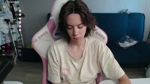 Snapshot of allie_hazie chatting on 06-17-26, 12:13 alice online show from 06-17-26, 12:13