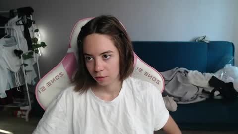 Snapshot of allie_hazie chatting on 06-25-26, 12:10 alice online show from 06-25-26, 12:10