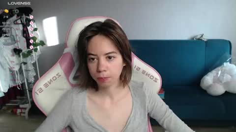 Snapshot of allie_hazie chatting on 06-30-26, 12:00 alice online show from 06-30-26, 12:00