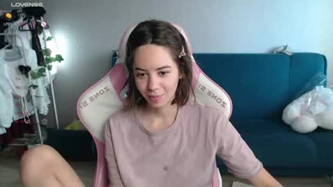 Snapshot of allie_hazie chatting on 07-01-26, 12:12 alice online show from 07-01-26, 12:12