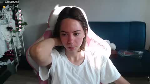 Snapshot of allie_hazie chatting on 07-04-26, 11:44 alice online show from 07-04-26, 11:44