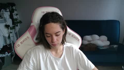 Snapshot of allie_hazie chatting on 07-16-26, 01:33 alice online show from 07-16-26, 01:33