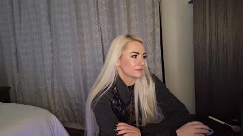 Snapshot of alliefyre chatting on 11-04-25, 10:25 Allie Fyre online show from 11-04-25, 10:25