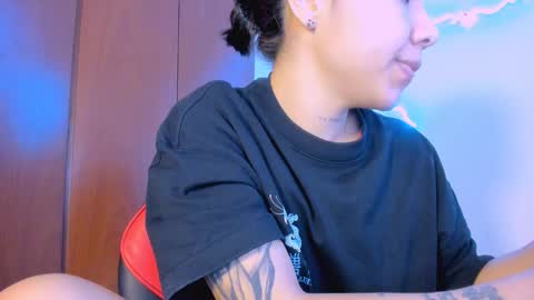 Snapshot of allison_starmodel chatting on 03-20-26, 02:27 allison_starmodel online show from 03-20-26, 02:27
