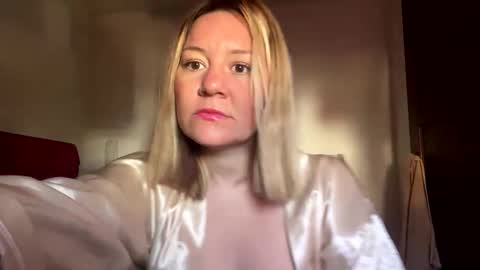allisonlove2 online show from 05-19-26, 06:03
