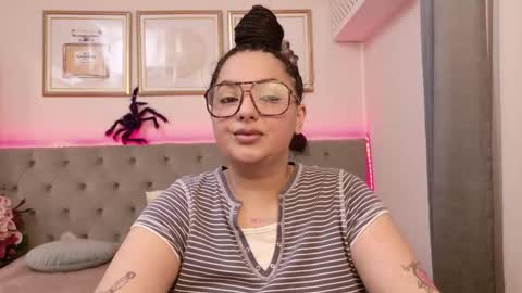Snapshot of allyiah chatting on 10-20-25, 07:14 online show from 10-20-25, 07:14