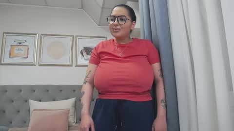 Snapshot of allyiah chatting on 03-21-26, 06:22 online show from 03-21-26, 06:22