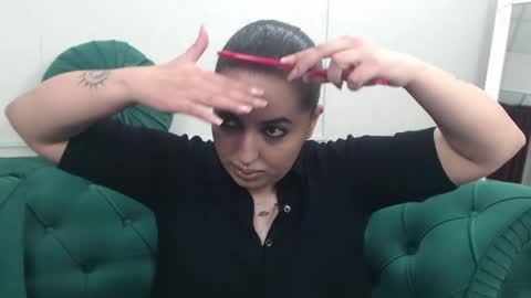 Snapshot of allyiah chatting on 04-04-26, 01:41 online show from 04-04-26, 01:41
