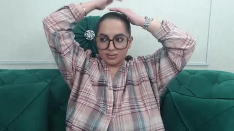 Snapshot of allyiah chatting on 04-05-26, 02:47 online show from 04-05-26, 02:47