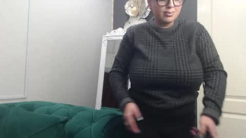 Snapshot of allyiah chatting on 04-10-26, 04:12 online show from 04-10-26, 04:12