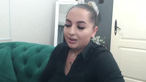 Snapshot of allyiah chatting on 04-29-26, 06:25 online show from 04-29-26, 06:25