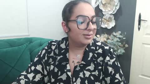Snapshot of allyiah chatting on 05-04-26, 06:37 online show from 05-04-26, 06:37