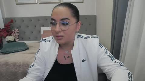 Snapshot of allyiah chatting on 05-10-26, 02:11 online show from 05-10-26, 02:11