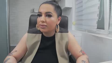 Snapshot of allyiah chatting on 05-19-26, 06:36 online show from 05-19-26, 06:36