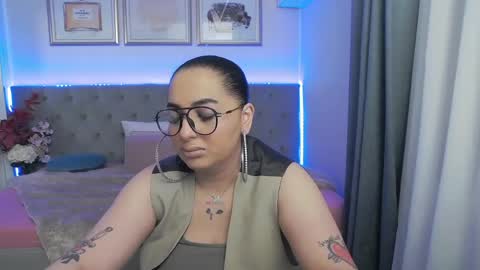 Snapshot of allyiah chatting on 05-27-26, 05:21 online show from 05-27-26, 05:21