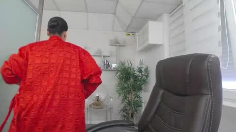 Snapshot of allyiah chatting on 05-28-26, 01:41 online show from 05-28-26, 01:41