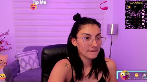 Snapshot of allysonmorgan_ chatting on 12-03-24, 05:45 allyson online show from 12-03-24, 05:45