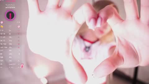 Snapshot of alodiaacomb chatting on 06-14-26, 03:08 Lia online show from 06-14-26, 03:08