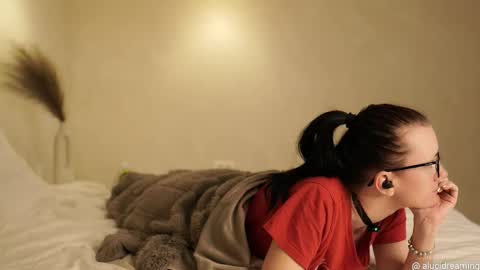 Snapshot of alucidreaming chatting on 12-21-25, 09:00 Lucid Dreaming online show from 12-21-25, 09:00