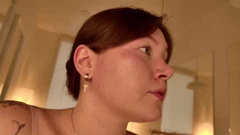 Snapshot of alwayssunnny chatting on 07-04-26, 05:24 Lilu online show from 07-04-26, 05:24