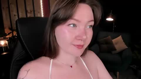Snapshot of alwayssunnny chatting on 07-07-26, 05:21 Lilu online show from 07-07-26, 05:21