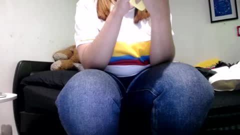 Snapshot of alynfoxx chatting on 06-18-26, 02:12 Alyn Maria online show from 06-18-26, 02:12