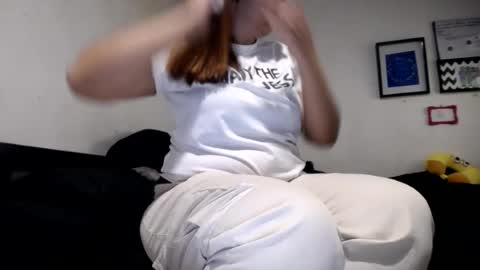 Snapshot of alynfoxx chatting on 06-23-26, 03:15 Alyn Maria online show from 06-23-26, 03:15