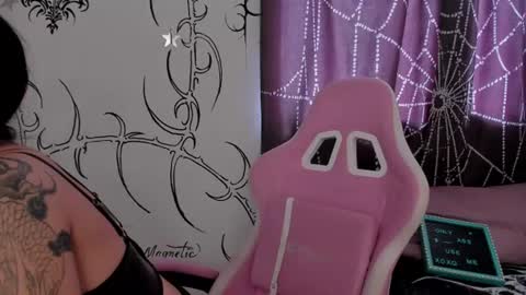 Snapshot of alyxroses chatting on 06-21-26, 08:22 online show from 06-21-26, 08:22