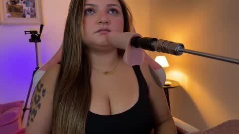 Snapshot of amandhaaa chatting on 02-25-26, 03:10 Amandha online show from 02-25-26, 03:10