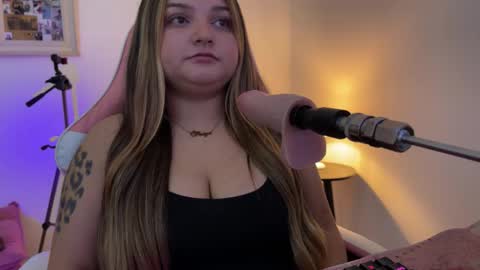 Snapshot of amandhaaa chatting on 03-07-26, 05:43 Amandha online show from 03-07-26, 05:43