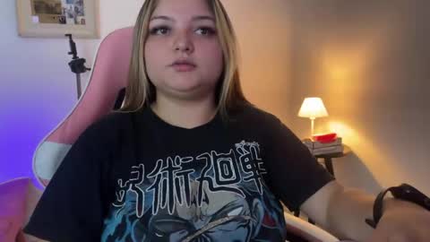 Snapshot of amandhaaa chatting on 04-12-26, 02:33 Amandha online show from 04-12-26, 02:33