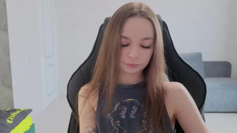 Snapshot of amaneli chatting on 05-29-26, 11:41 Mila online show from 05-29-26, 11:41