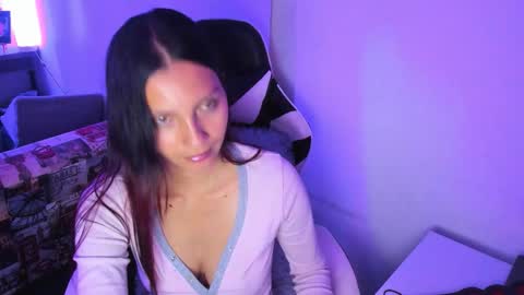 Snapshot of amara_22_ chatting on 01-09-26, 04:48 Liz online show from 01-09-26, 04:48