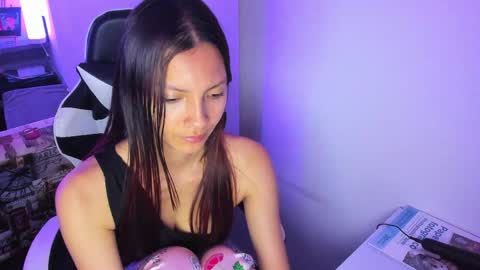 Snapshot of amara_22_ chatting on 05-14-26, 03:02 Liz online show from 05-14-26, 03:02