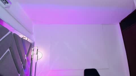 Snapshot of amaralewis chatting on 05-20-26, 12:44 AMARA online show from 05-20-26, 12:44