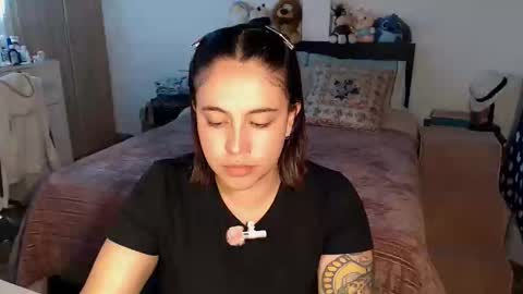 Snapshot of amarat_jolie chatting on 06-05-26, 03:46 Mila online show from 06-05-26, 03:46