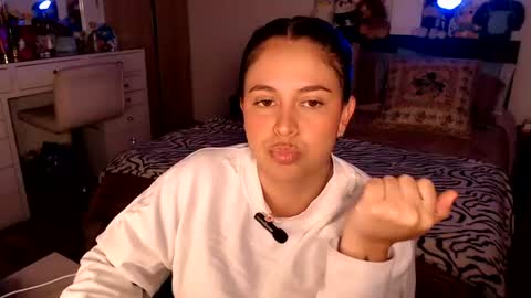 Snapshot of amarat_jolie chatting on 07-02-26, 02:33 Mila online show from 07-02-26, 02:33