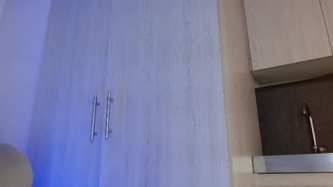 Snapshot of amarettho chatting on 06-25-26, 05:17 Emily online show from 06-25-26, 05:17