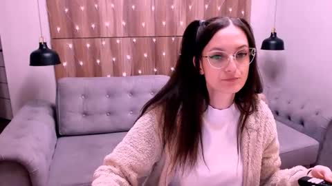 Snapshot of amazingeyes89 chatting on 02-03-26, 12:10 Izza online show from 02-03-26, 12:10