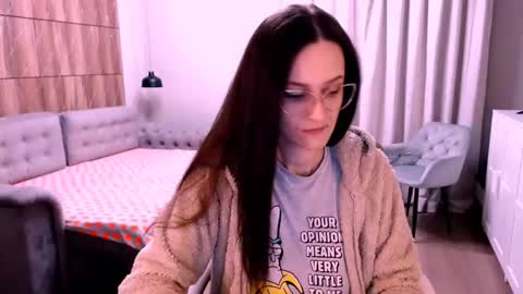 Snapshot of amazingeyes89 chatting on 02-08-26, 08:18 Izza online show from 02-08-26, 08:18