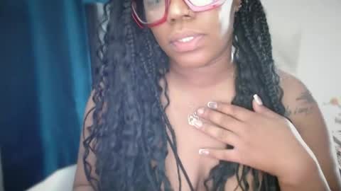 Amoya online show from 05-17-26, 03:48