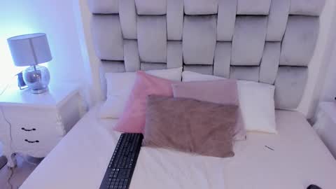 amber  ferrera online show from 03-25-26, 07:42