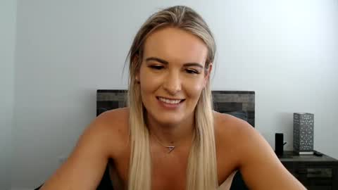 Snapshot of amber__xoxo chatting on 07-18-26, 06:01 Amber online show from 07-18-26, 06:01