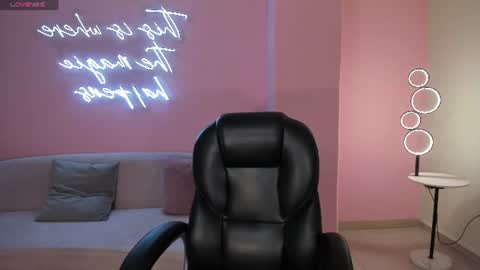 Snapshot of amberfarrell chatting on 06-18-26, 08:24 Amber online show from 06-18-26, 08:24